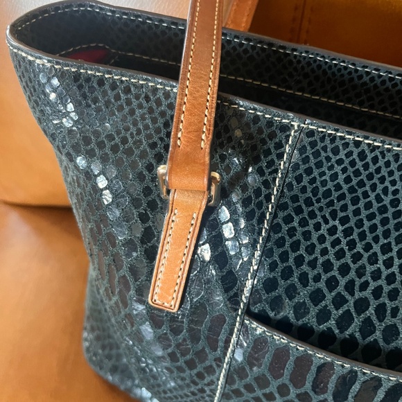 Authentic Dooney and Bourke snake print leather tote - Picture 9 of 17